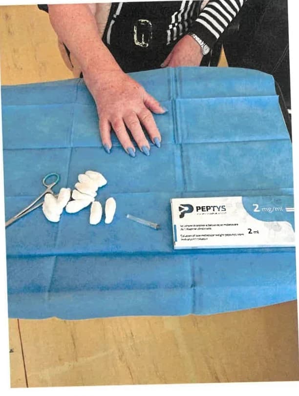 Sterilné rúško s peánom, tampónmi, ihlou a balením PEPTYS 2 mg/ml, 2 ml.